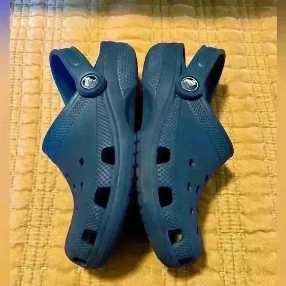 Crocs Unisex Classic Clog - Bijou Blue Youth Size J1 - Picture 3 of 6